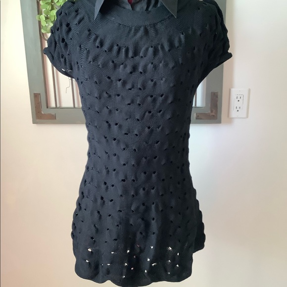 Beautiful short sleeved Simon Chang sweater. - Picture 5 of 6